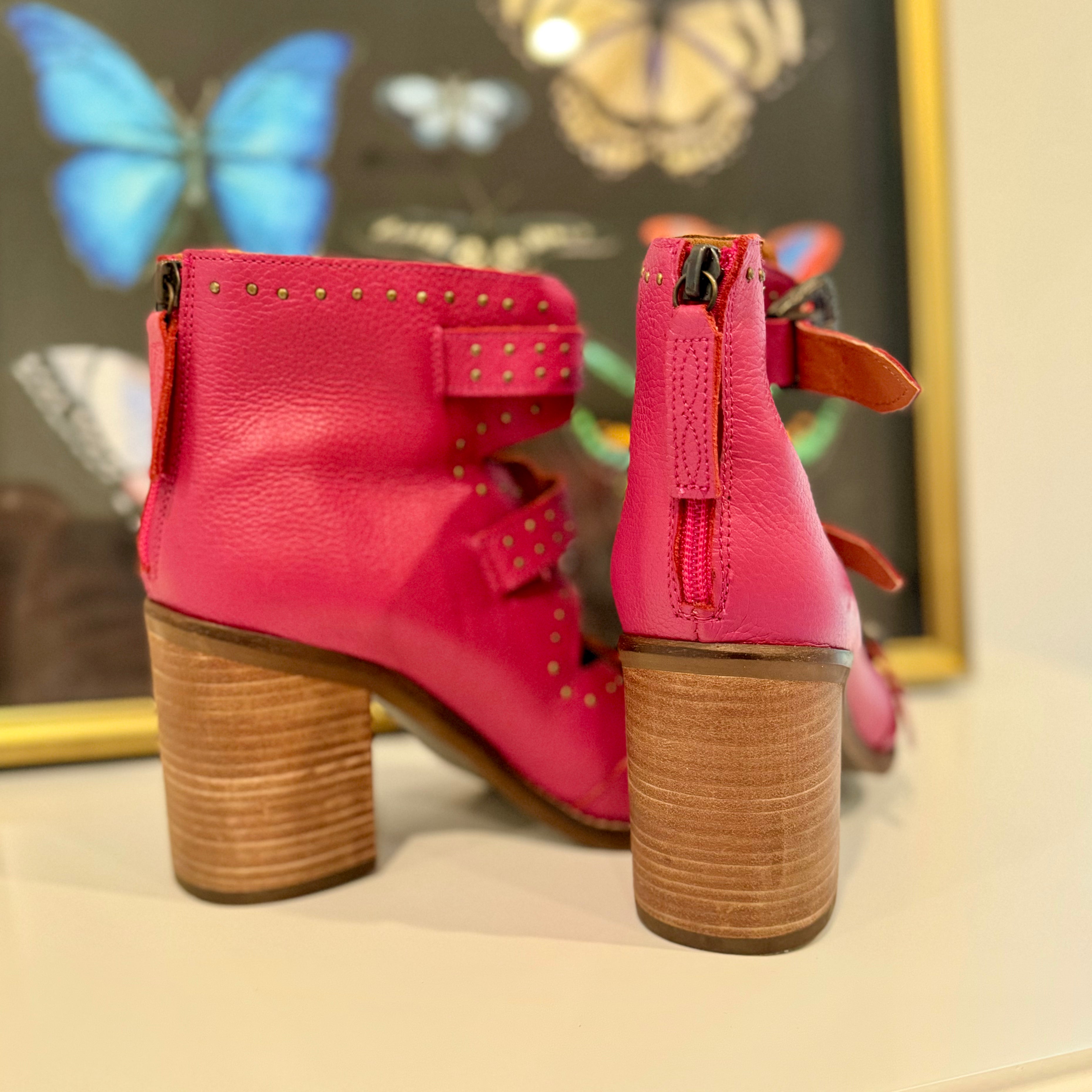 Model Shoes Size 9 | Dingo | Ziggy Leather Heeled Sandal in Hot Pink FINAL SALE