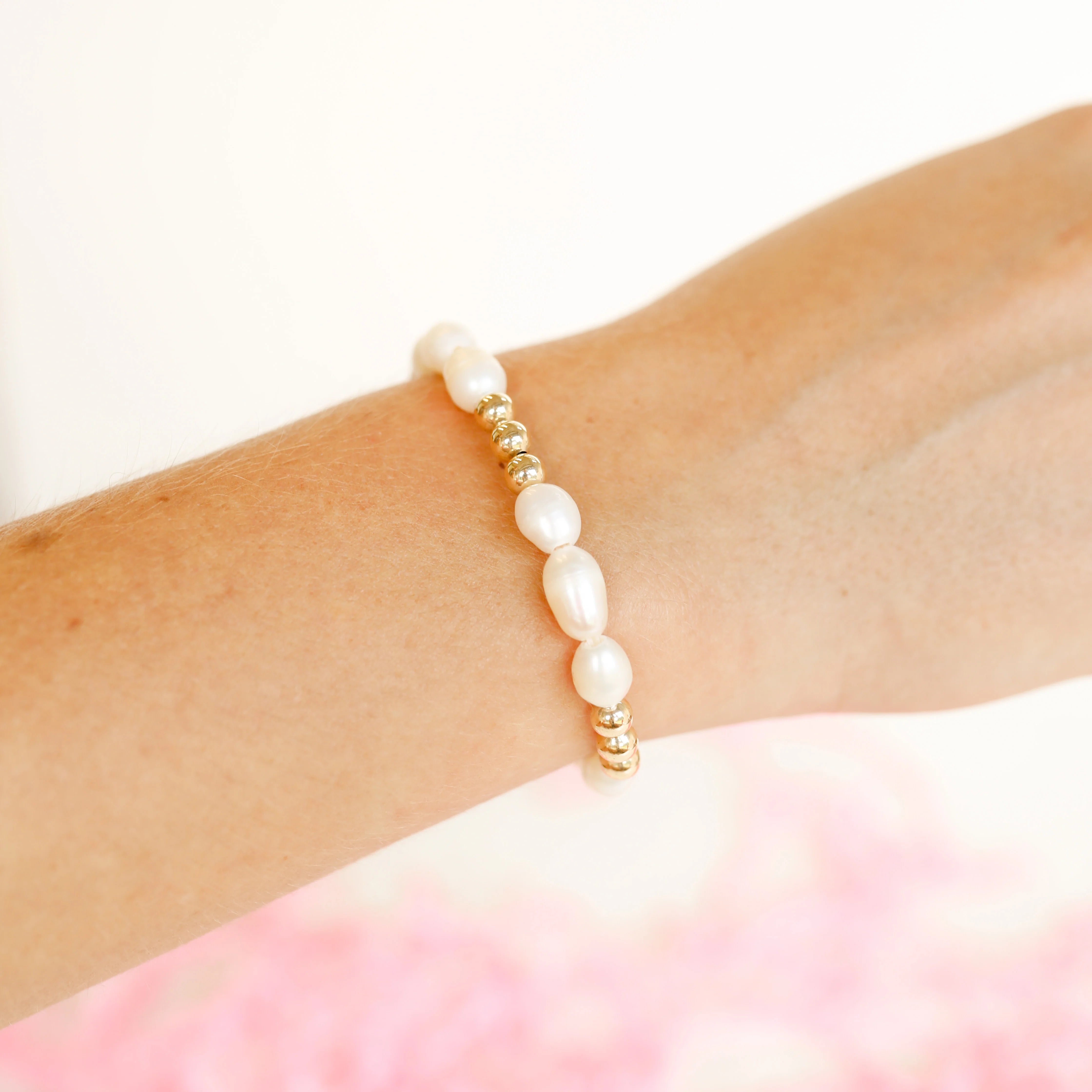 Beaded Blondes | Willow Pearl Bracelet in Gold - bestdisneylandrvpark