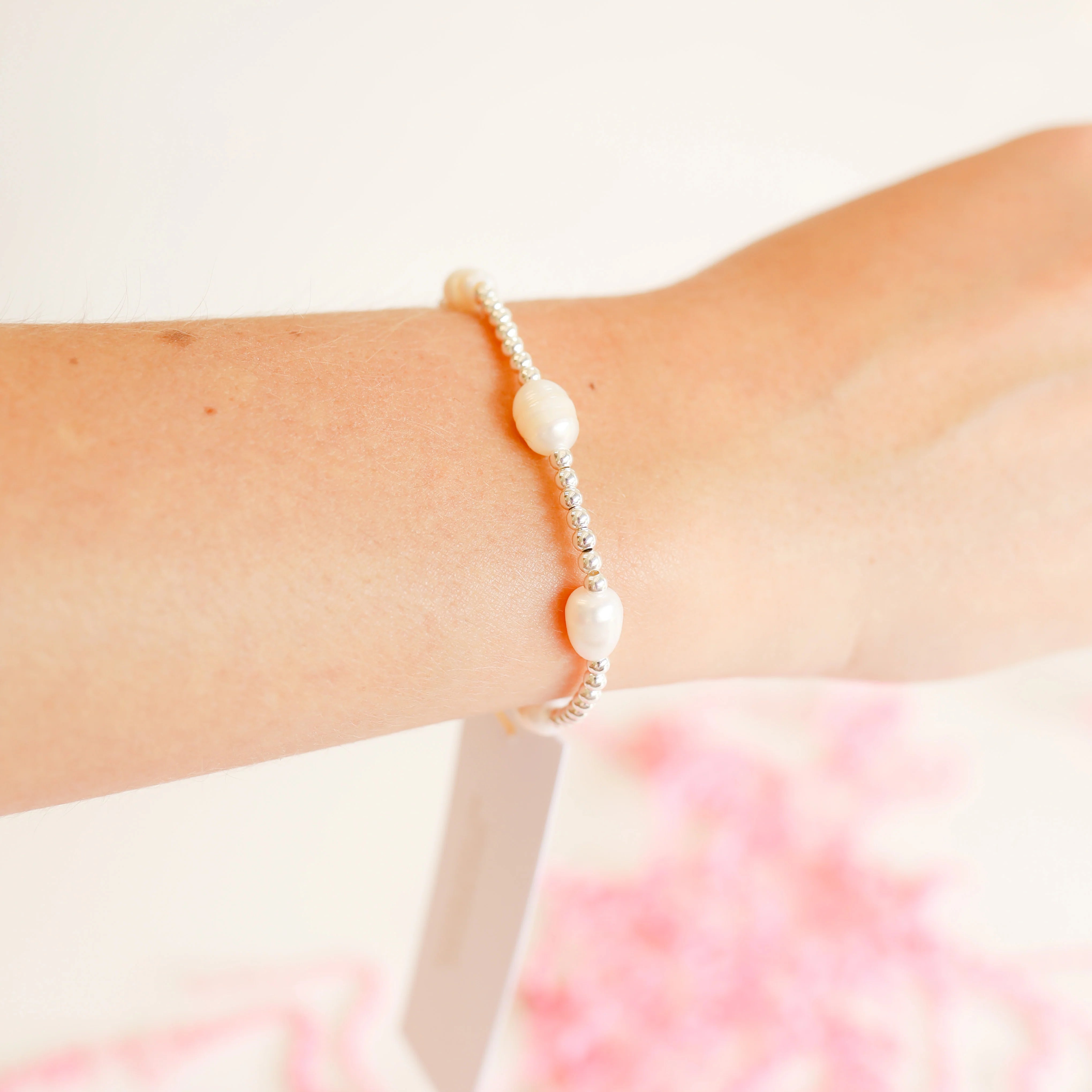 Beaded Blondes | Poppi Pearl Bracelet in Silver - bestdisneylandrvpark